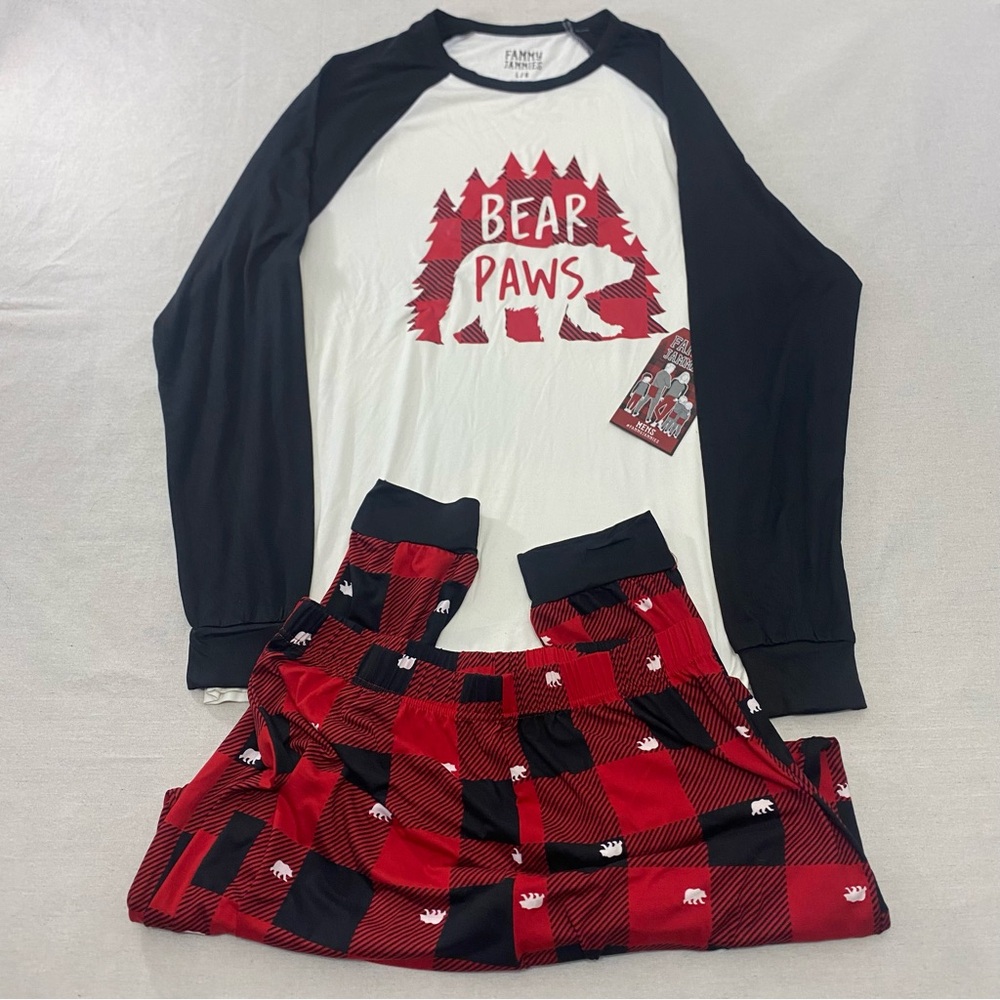 fammy Jammies 2 piece Black White Red Pajamas With Canada Theme Print Size Large
